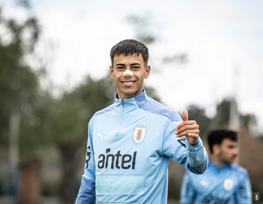 Diego Lezcano, juvenil que jugó con la U20 del interior a finales de año, es nuevo jugador de Wanderers. 

El delantero, viene del fútbol minuano y va a jugar en la Tercera del Bohemio. 

Fue de los jugadores que más llemaron la atención, un atacante con grandes cualidades.