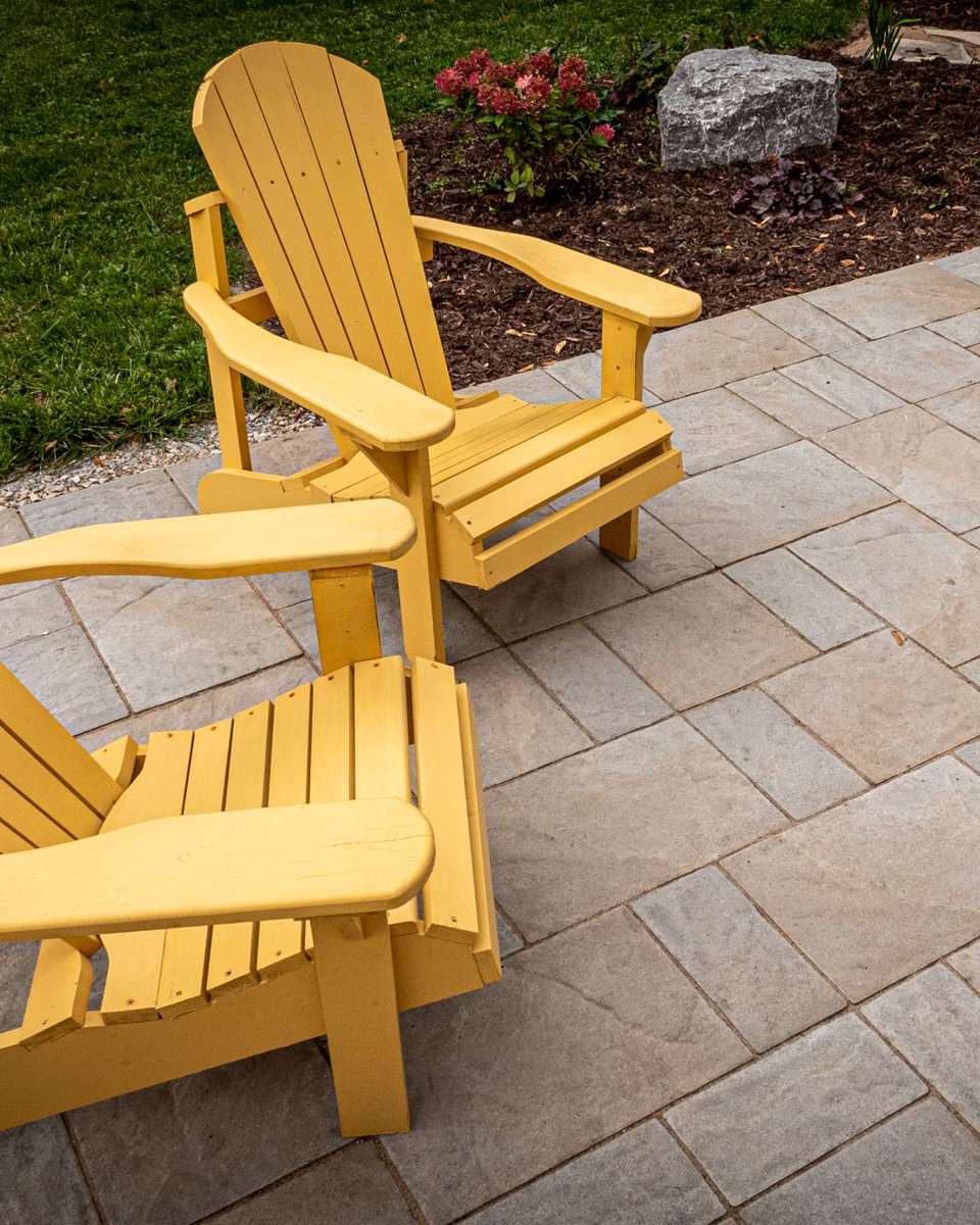 Browns1907's tweet photo. Elevate your patio game with Brown's Appian Pavers! 🌟 Designed for durability and foot traffic, these versatile stones come in three sizes, creating stunning patterns with a textured finish. 🏞️⚜️ Bring a touch of Rome's golden age to your hardscape projects! https://t.co/MQavXlMEKr
