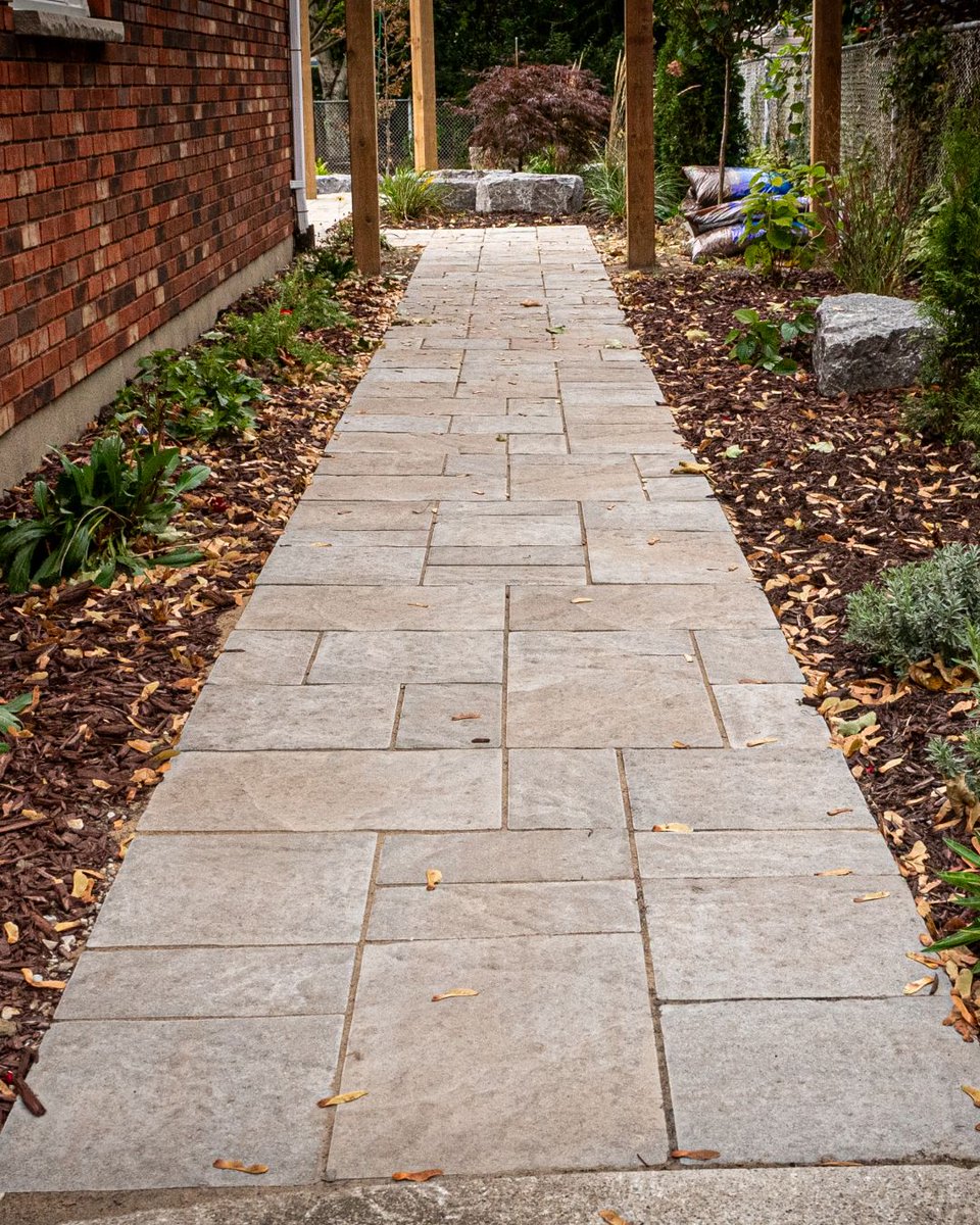 Browns1907's tweet photo. Elevate your patio game with Brown's Appian Pavers! 🌟 Designed for durability and foot traffic, these versatile stones come in three sizes, creating stunning patterns with a textured finish. 🏞️⚜️ Bring a touch of Rome's golden age to your hardscape projects! https://t.co/MQavXlMEKr
