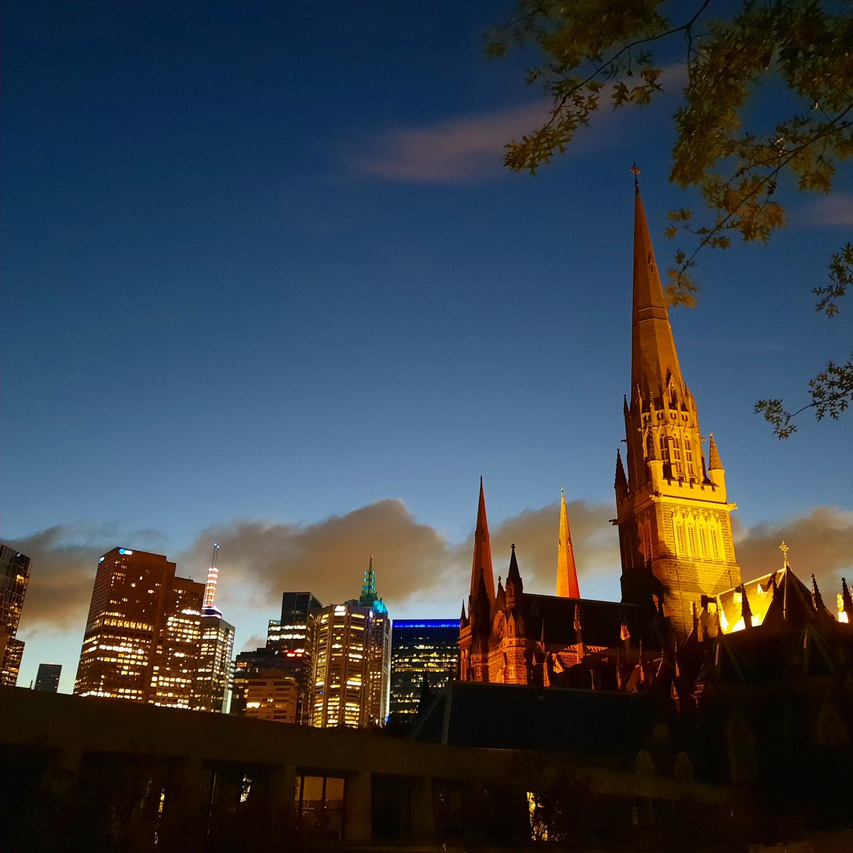 Nothing beats a summer's night stroll in @cityofmelbourne.

#Melbourne #EveryBitDifferent