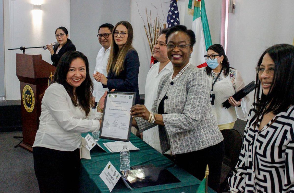GobYucatan's tweet photo. Muchas felicidades a la @fgeyucatan por los 14 agentes del Ministerio Público que alcanzaron el cumplimiento satisfactorio en el proceso de Certificación para la justicia en #México #CEJUME, ... (1/2) https://t.co/qGrjO8aNBI