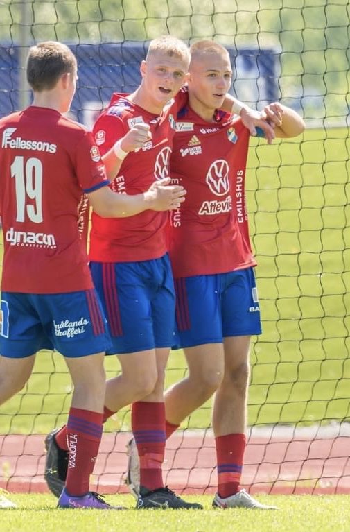 AndreGustafson6's tweet photo. Long time no see!🐂+🃏@maxerikssoon https://t.co/Nlp6GaHsnv