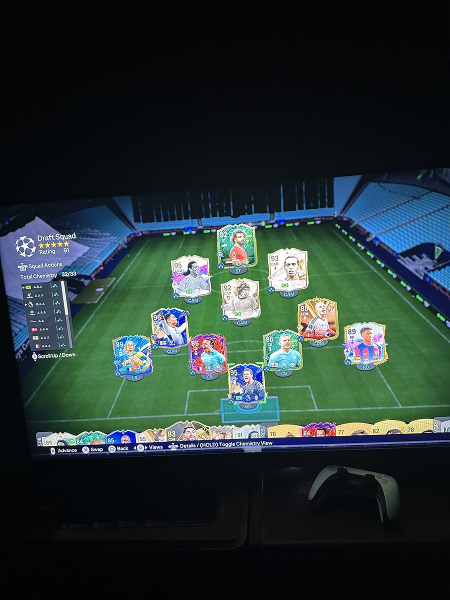 abdullahmusta14's tweet photo. @AuzioMF can someone explain how i got 2 Ronaldinho’s in my draft team 😂😱 https://t.co/fs0v2eacN1