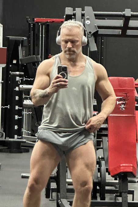 Watch Scott Blokker's leaked NSFW photo on TwXstars