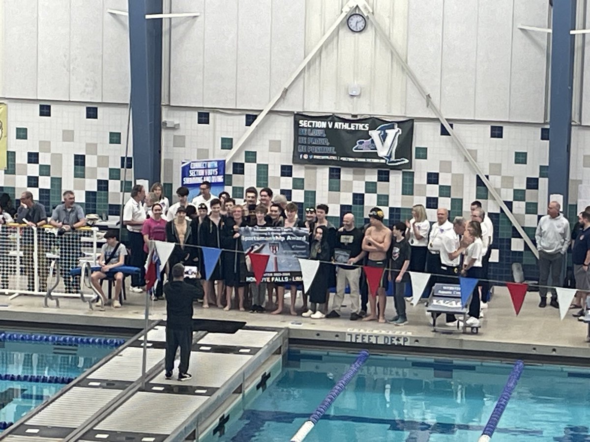 HFLCSDAthletics's tweet photo. ⁦@HFLSwim_Dive⁩ wins the sportsmanship award!!! https://t.co/h0JpV85gae