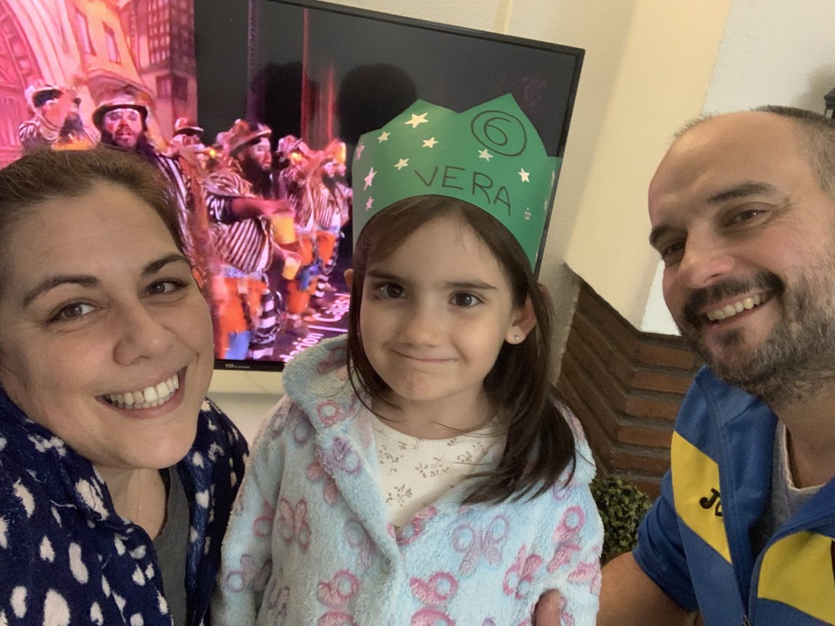aLMuQS's tweet photo. Que mejor manera de empezar su 6 cumpleaños que viendo y ella bailando con la Final del Falla!!!🥰
#SomosMásCarnaval https://t.co/X7Nq1N9Jww
