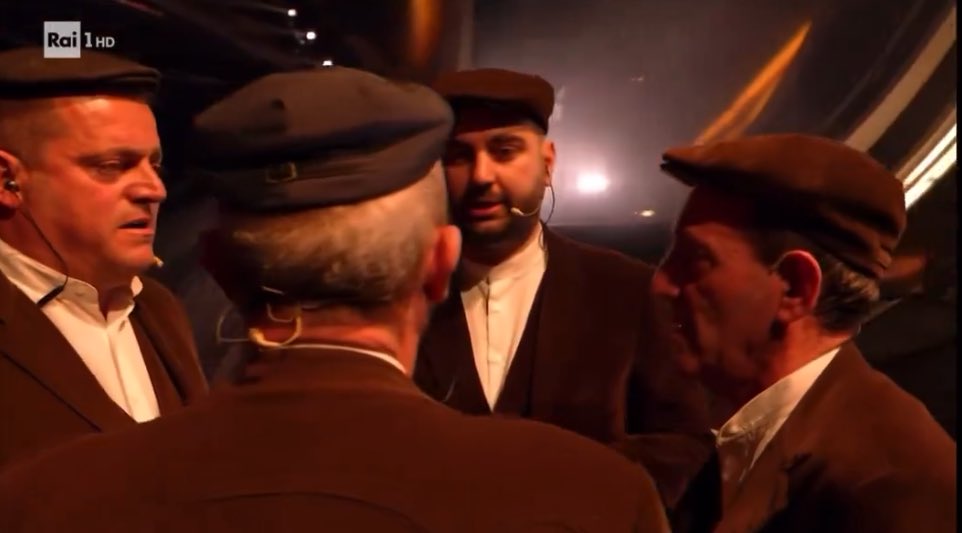 io e i bro riuniti al bar tra qualche anno  #Sanremo2024