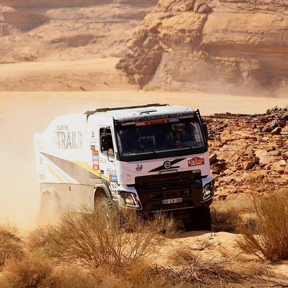 CompetitionSta's tweet photo. Le VOLVO FMX dans la boucle autour d'ALULA avec des paysages à couper le souffle...STACOMPETITION...DKR24...
#rallye #dakar2024 #rallyeraid #assistance #rallyraidassistance #stacompetition #zahidgroup #zahidtractor #cvdzahidtractor #volvotrucks #saoudiarabia https://t.co/OkcLG1ZzhS