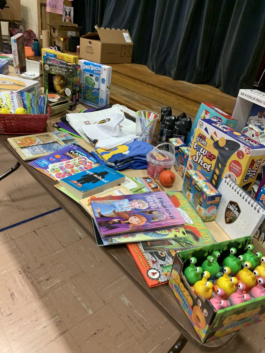 PCSDdentzler's tweet image. Dentzler family game night, fun was had by all. #Pcsdproud #Dentzlereagles #TimeWithFamily