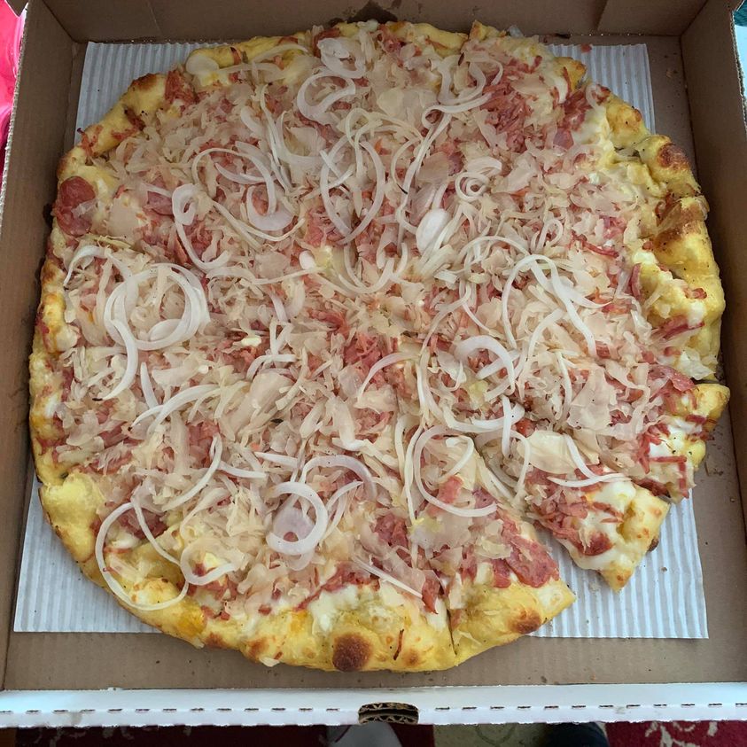 matthewhaugen's tweet photo. It's #NationalPizzaDay, so better share a photo of the #Shotsy from Fazzari's Finest in Clarkston, WA. https://t.co/sWAYku9Pf0 It has Mustard sauce, Swiss and Mozzarella cheeses, smoked Polish sausage, onions, and sauerkraut. https://t.co/bA3LTYFX2Q