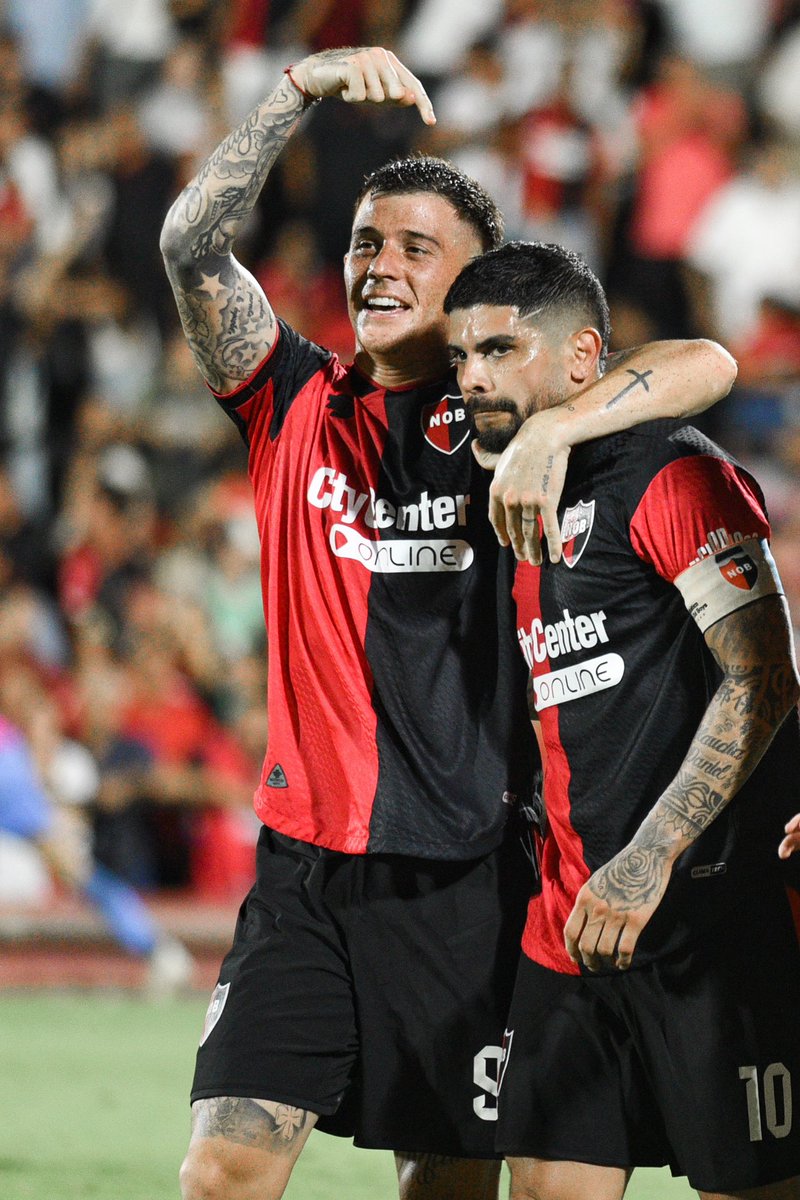 ismanewells's tweet photo. un saludo de los dos mejores jugadores del futbol argentino. https://t.co/eO5IUG0gRz