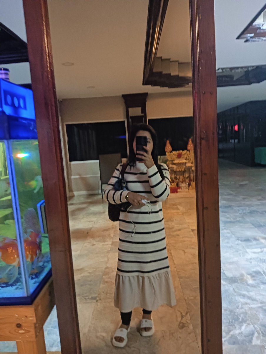 เพิ่งตะเข้ามาพัก🥹 พลาซ่าทัก
มาแต่กับเพื่อนสาวๆแบบรีบๆ🥹
มีใครใจดีเลี้ยงข้าวบ้างเย็นนี้🥹