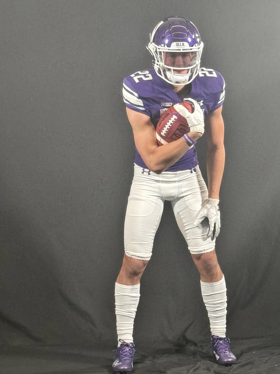 After an amazing call with @DavidBraunFB, I am blessed to have received an offer from Northwestern!! #AGTG @CoachC_Foster @FortOFootball @CoachMdtwnBrown @s_atagi @QuincyTillmon