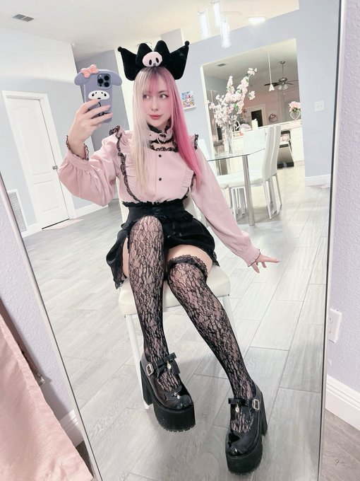 Are you guys sick of my outfit pics yet https://t.co/6KVVr6eKWE<a href="/tag/joi"class="tags"><span>#joi</span></a><a href="/tag/bladerunner"class="tags"><span>#bladerunner</span></a>