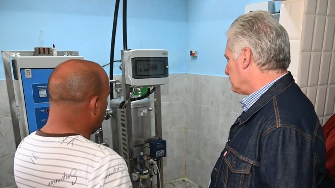 DrRobertoMOjeda's tweet photo. Continuamos el recorrido por la Fábrica de Refresco Porfirio Ruiseco de #Madruga. En esta UEB encontramos problemas que afectan su producción.
Como alternativa @DiazCanelB propuso evaluar su transformación en una Mipyme Estatal para garantizar su vitalidad. #Cuba #GenteQueSuma https://t.co/weWC3i5iDR
