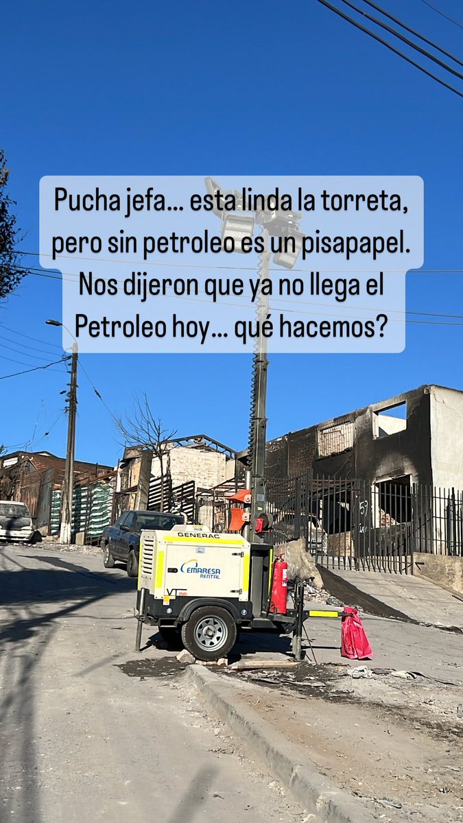 avargass_'s tweet photo. @MacaRipa @munivina @vinadelmar #URGENTE #ElOlivar 
Jefa… llegó la torreta pero sin petroleo… y se va la luz de nuevo… fuimos al
Punto de coordinación y nos dijeron que hoy ya no llegaba el petroleo, calle Chuzmisa el olivar…. Una manito porfa
#emaresa https://t.co/HuT0gqnlaj
