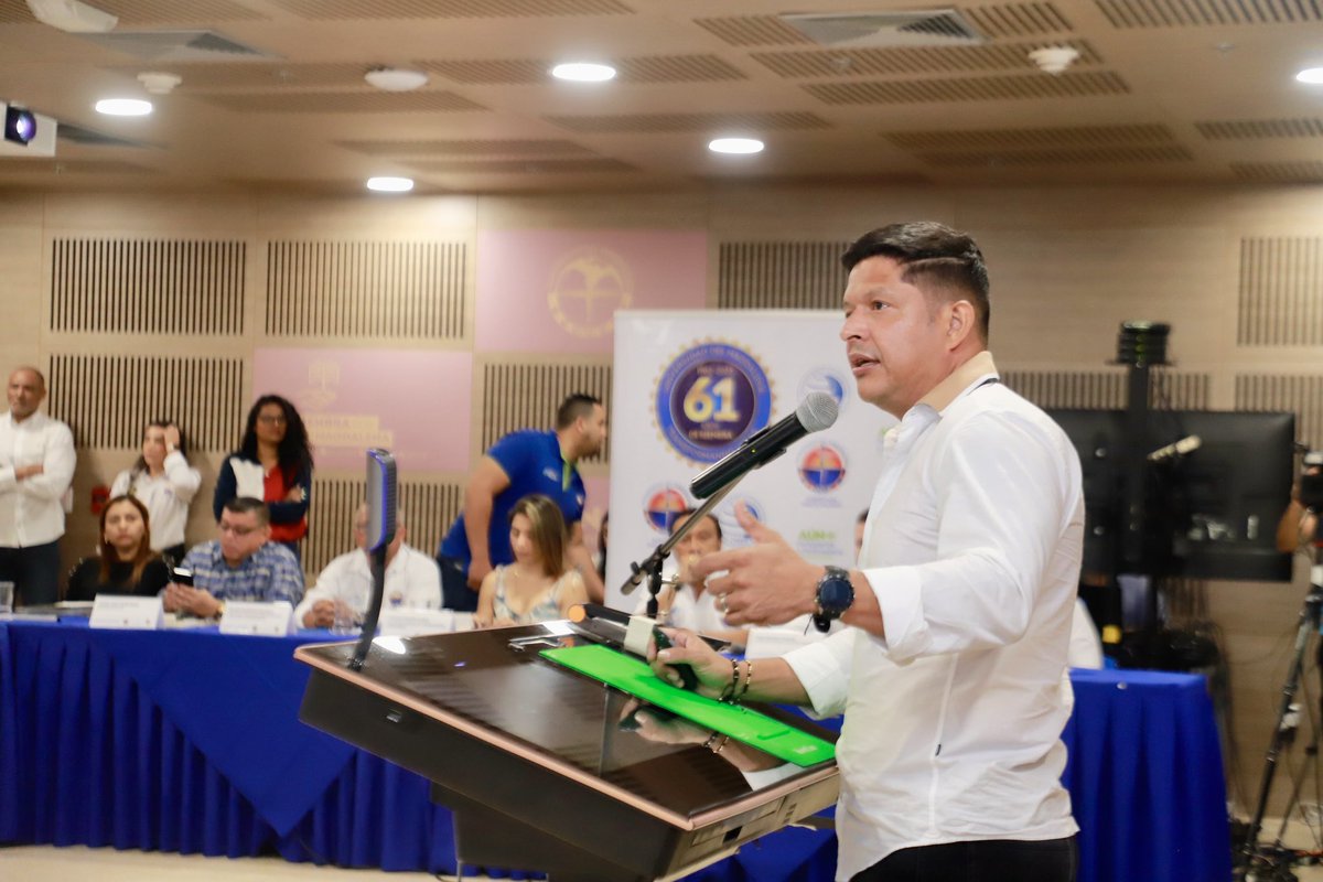 CarlosPinedoC's tweet photo. Con un hecho histórico y después de 16 años, hemos firmado un Convenio Marco de Cooperación con la @Unimagdalena para trabajar en sinergia durante los próximos años por el desarrollo de la ciudad, 'Sembrando la Santa Marta de los próximos 500 años'. ¡Avanzamos! #SantaMartaNosUne https://t.co/gNzDkiNdch
