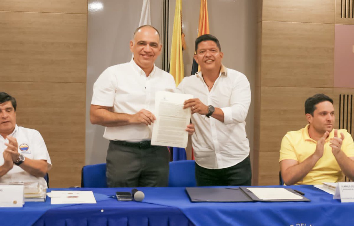 CarlosPinedoC's tweet photo. Con un hecho histórico y después de 16 años, hemos firmado un Convenio Marco de Cooperación con la @Unimagdalena para trabajar en sinergia durante los próximos años por el desarrollo de la ciudad, 'Sembrando la Santa Marta de los próximos 500 años'. ¡Avanzamos! #SantaMartaNosUne https://t.co/gNzDkiNdch