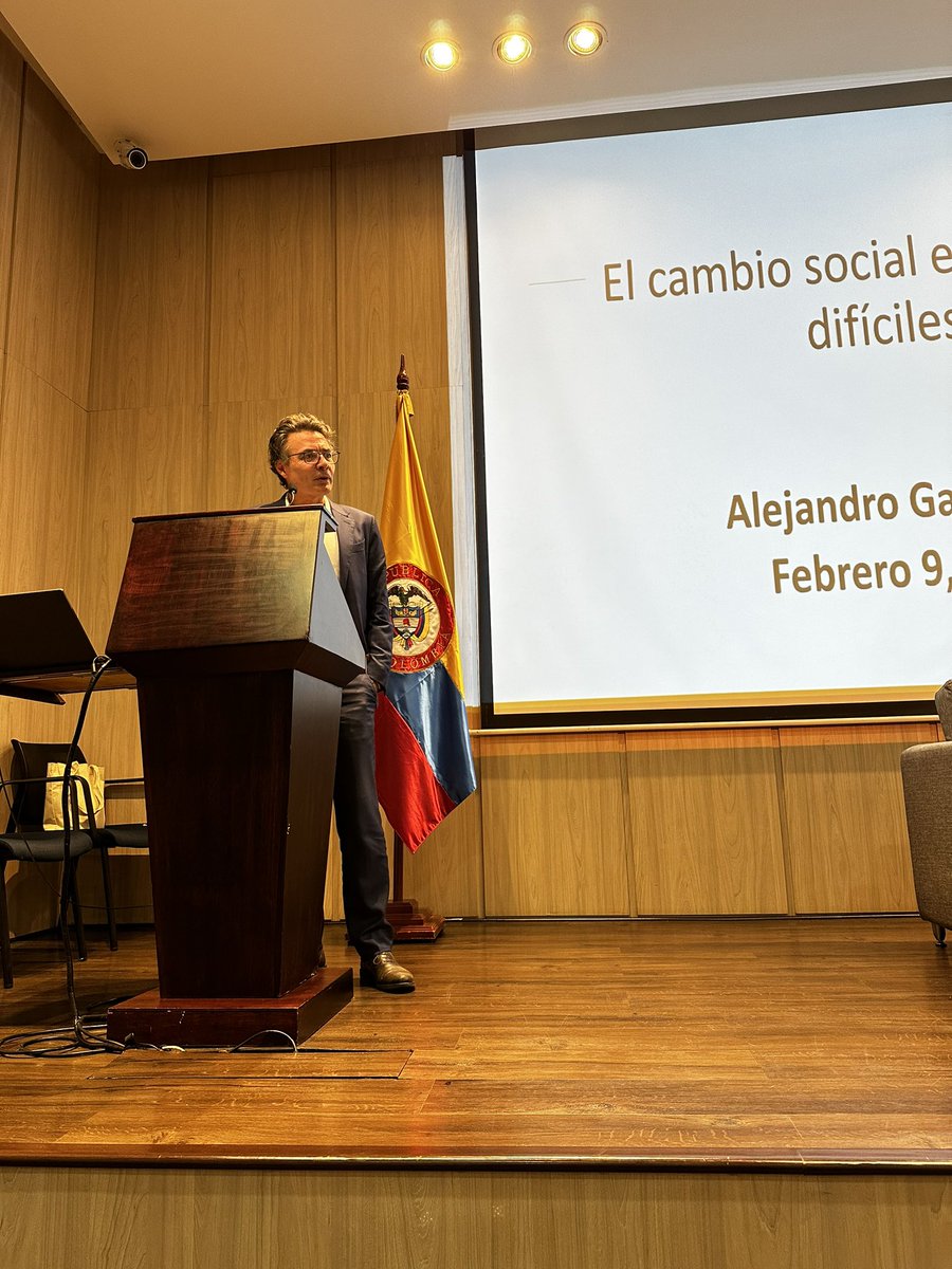 ULSADesarrollo's tweet photo. Damos inicio a nuestra conferencia inaugural de los Posgrados en Desarrollo y Territorio con nuestro invitado el Dr. Alejandro Gaviria. https://t.co/v41fjYWalF