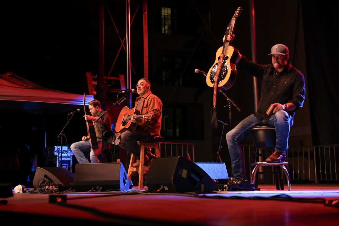 SemCasImmokalee's tweet photo. what kick-off to the concert season, thanks @Aaronlewismusic for a memorable night! #moreinparadise #arronlewis #concerts #patroit #tour https://t.co/ht0CwlILDD