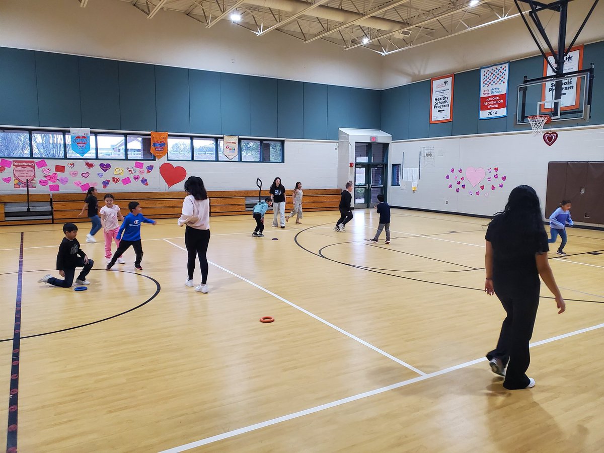 SHCometsPE's tweet photo. It was a great day with Johnson athletes joining us in PE to celebrate Women in Sports today!!   @SHComets @Hall_Schools https://t.co/7tYGRl23am