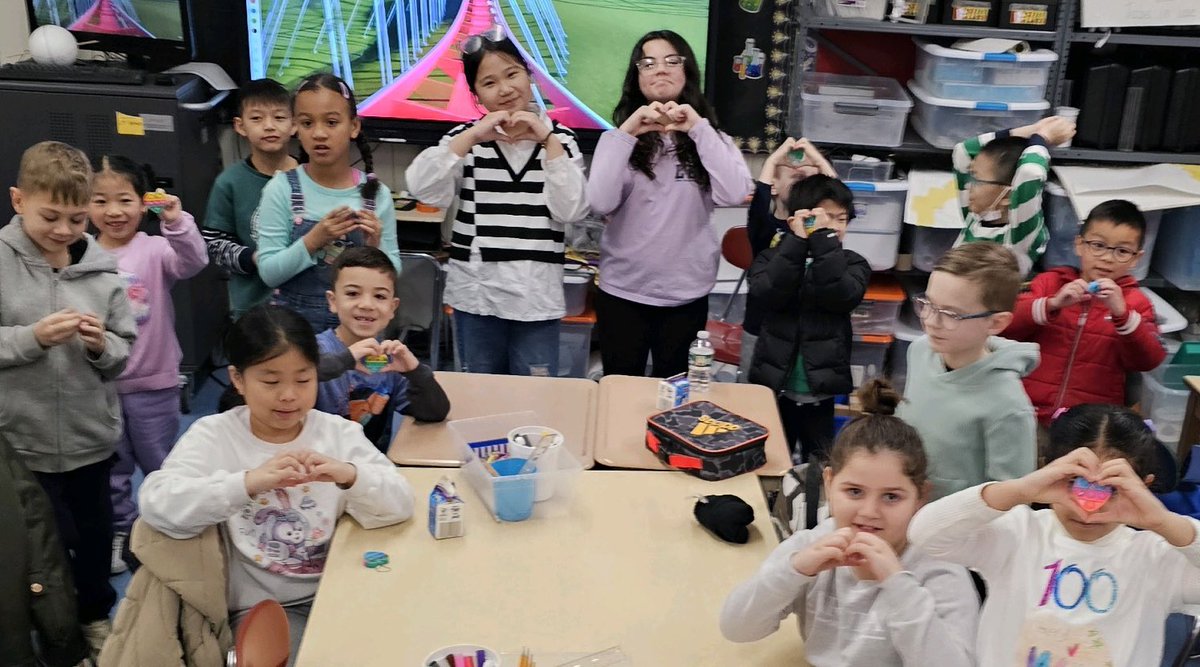 P.S. 38’s MSK girls went purple and did an amazing job with PS I Love You Day! Love is meant to be given, and they shared theirs by passing out 💕 gifts to students and staff. <a href="/DrMarionWilson/">Dr. Marion Wilson</a> <a href="/MSKSID31/">Mysisterskeepersid31</a> <a href="/JasonCotto/">Dr. Jason Cotto</a> @D31DSPalton <a href="/CChavezD31/">Christine Chavez</a>