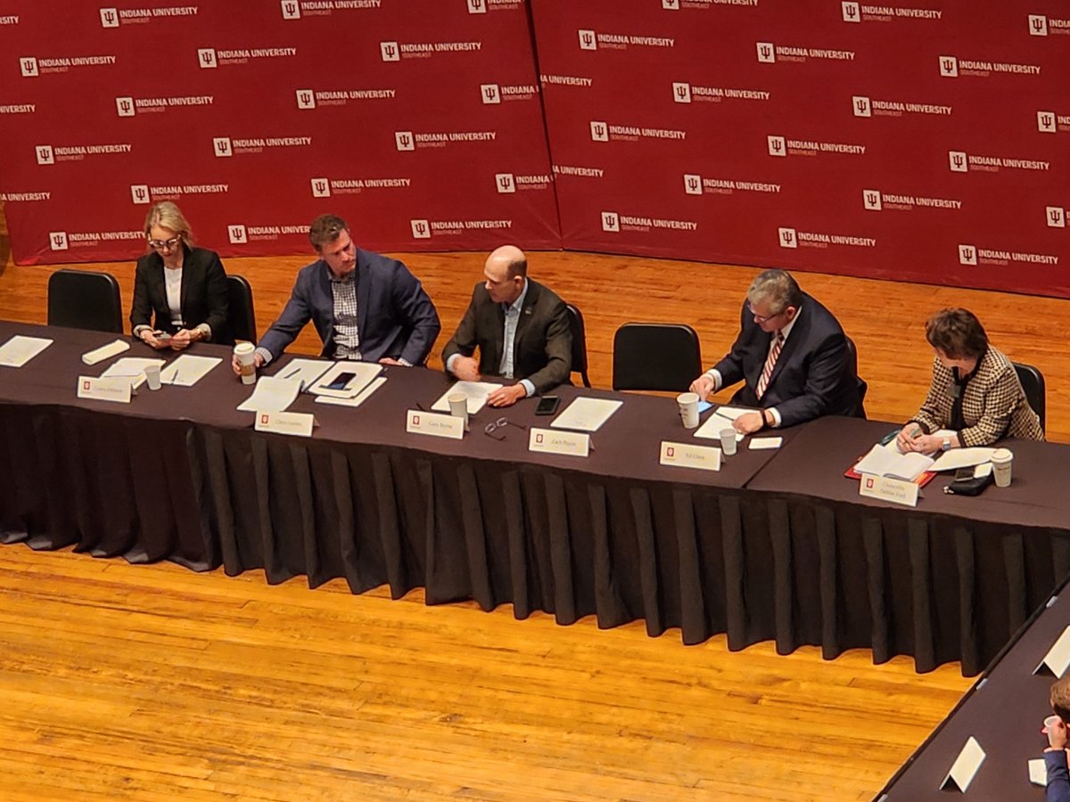 Today, we hosted our Legislative and Leaders Breakfast at IU Southeast. The esteemed Senator Chris Garten, Senator Gary Byrne, and Rep. Ed Clere joined us at the Ogle Center! Thank you to our partners at Duke Energy for co-sponsoring today's forum! #BringOnTomorrow #IUSoutheast