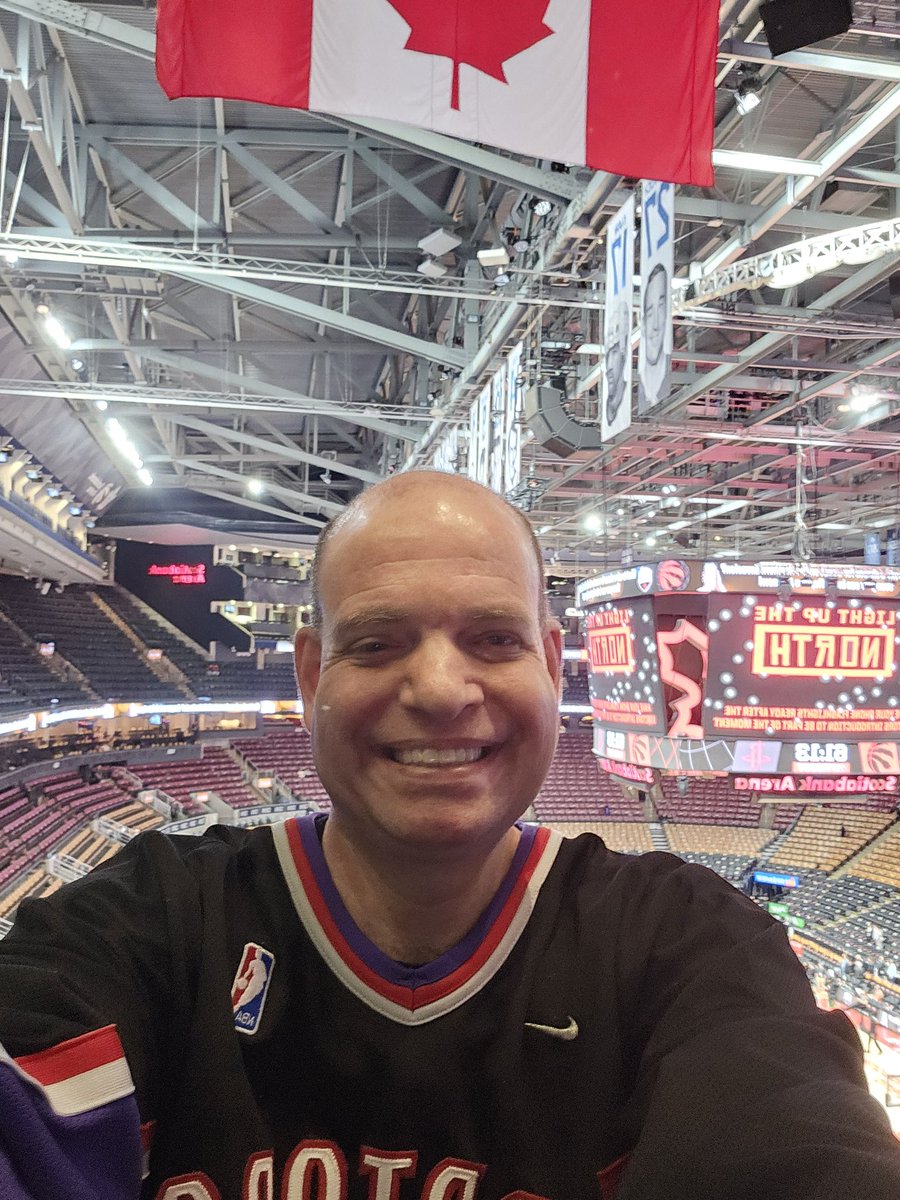 TOStevefor3's tweet photo. When you go to a @Raptors game you take a picture! #WhenYou #WeTheNorth https://t.co/MOSpbIUFUN