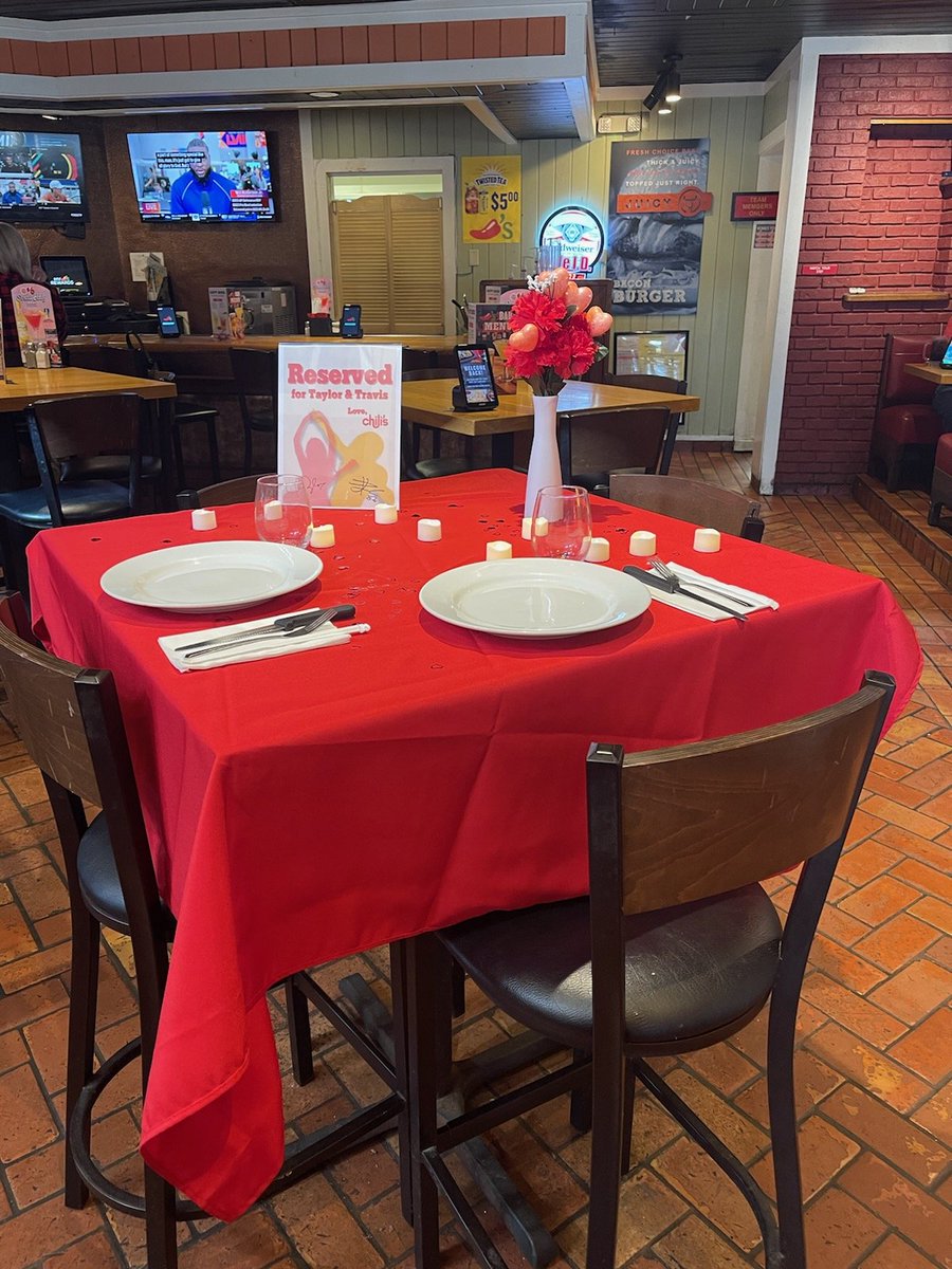 jp_stockman's tweet photo. @tkelce @taylorswift13 @newheightshow Travis, we have your table reserved for you and your significant other this #ValentinesDay at any Kansas City area @Chilis! We are rooting for you and the @Chiefs this Sunday and hope you can bring another Lombardi home! #ChilisLove https://t.co/8epnpQxmlV
