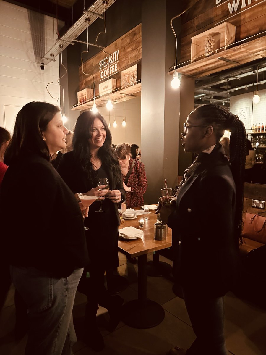Winsar17's tweet photo. @leaninwibf 🎉 Exciting news! Our LearnIn community hosted our first social event, "New Year's Social Drinks," on Feb 7th. 🥂 A wonderful evening of networking and celebration. Huge thanks to everyone who joined us! 🌟 Let's empower and support each other in 2024. 💪#Empowerment https://t.co/NeFDNprfFM