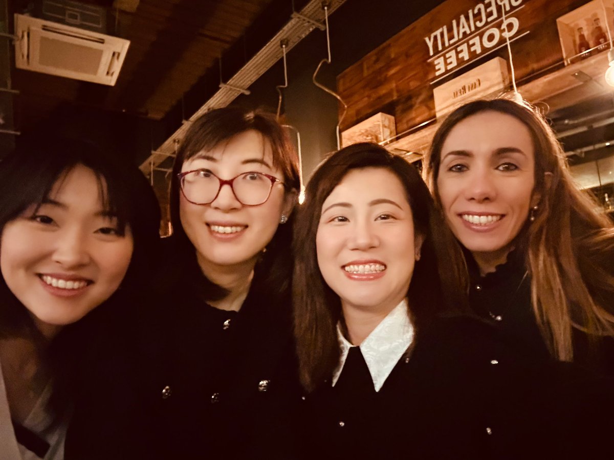 Winsar17's tweet photo. @leaninwibf 🎉 Exciting news! Our LearnIn community hosted our first social event, "New Year's Social Drinks," on Feb 7th. 🥂 A wonderful evening of networking and celebration. Huge thanks to everyone who joined us! 🌟 Let's empower and support each other in 2024. 💪#Empowerment https://t.co/NeFDNprfFM