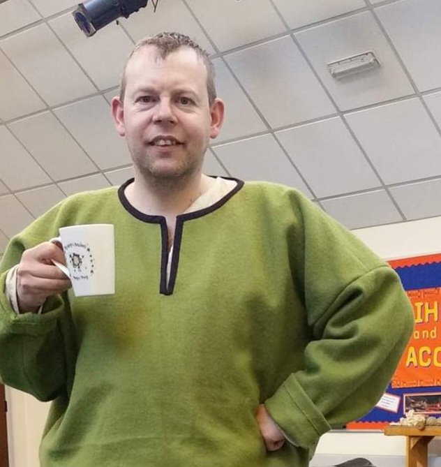 DiscoverhistPH's tweet photo. We've had a #reallybusy #start to the #schoolyear. Pauls having a #welldeserved #cuppa before #packingup for the #halfterm #break. #NextWeek is going to be filled with #WalkingTours of #Worcester and masses of #localhistory @bbchw @worcesternews #WorcestershireHour @WorcesterTIC https://t.co/CfRvQQIrAW