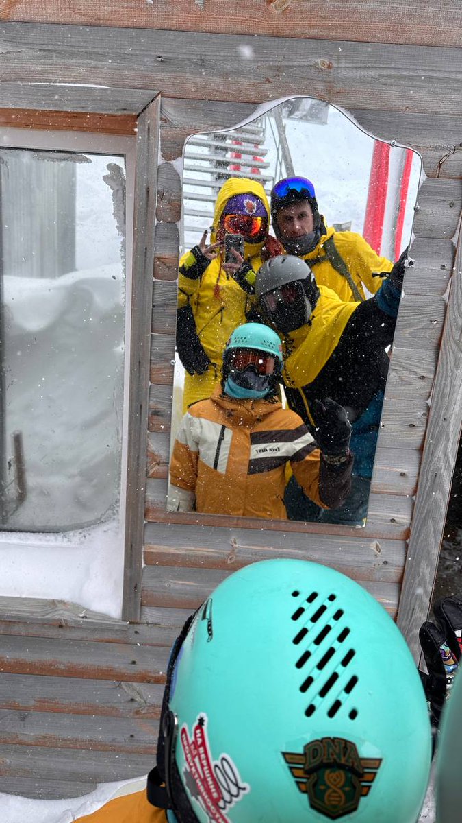 TayskiyOwl's tweet photo. #snowboard #snowboarding #Cheget
Уезжал короче.
Туалетное селфи с Самыми Сильными с Чегета. https://t.co/Zo89fzvf1I