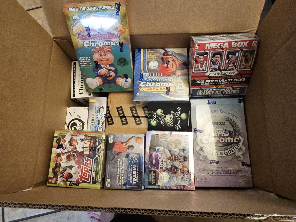 Love the deals <a href="/dacardworld/">Dave & Adam's</a> has. Not sure what to open first 
#thehobby