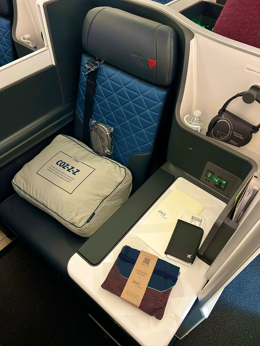 First experience of a lie-flat suite for a transatlantic flight today. I travel a lot. Never really fussed about flying coach previously, this is going to ruin it for me 😂. #delta