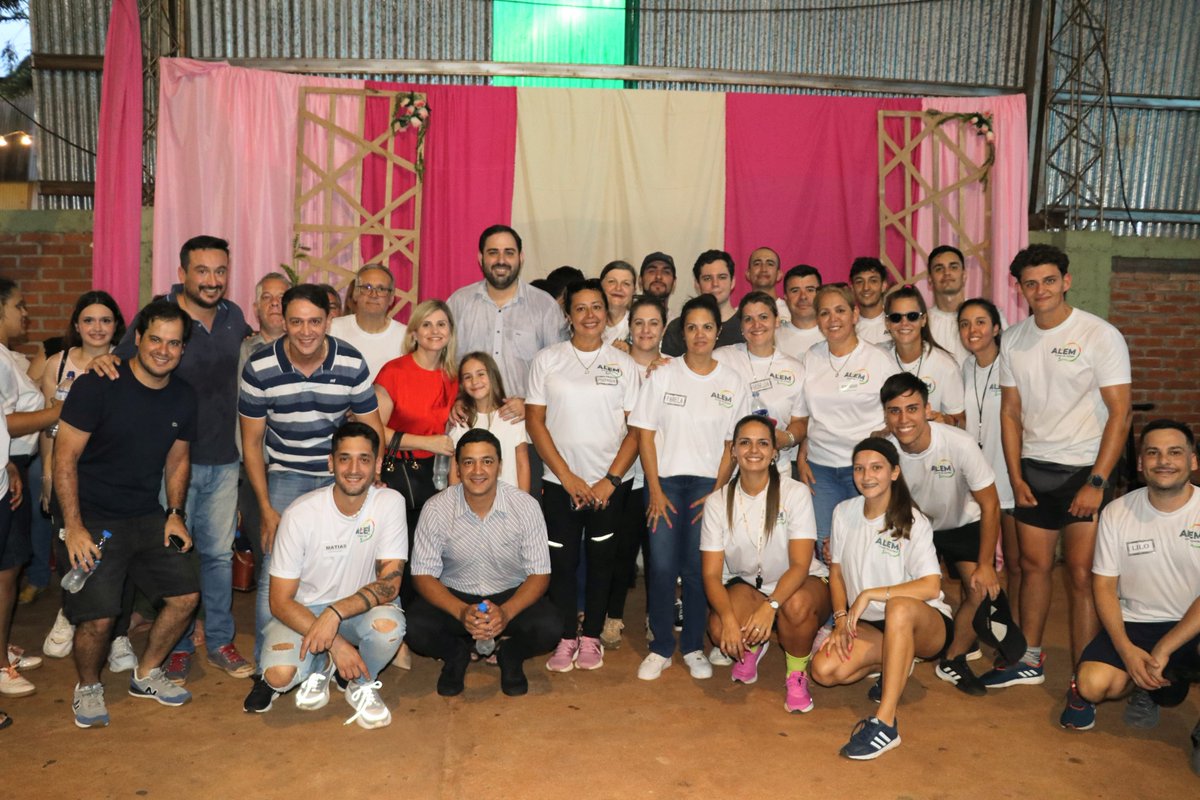 MuniLNAlem's tweet photo. Delegaciones de distintos puntos se acercaron hoy a Alem al AbueFest 2024. el intendente @MatiasSebely  recibió de @HelardFeltan beneplácito del Concejo Deliberante y las diputadas @AliciaZalesak y @MHSchierse hicieron lo propio del proyecto presentado junto a @herrerayflia https://t.co/3qvqAAkPok