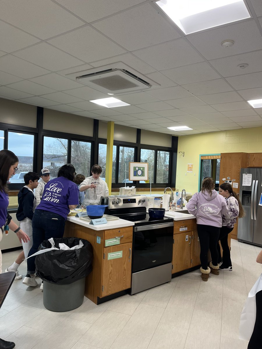 Teacherbythese1's tweet photo. Can you think of a better way to spend your morning? 💜 cooking, building, decorating…oh my! @BeachStreetWI @psiloveyouday  #studentEdCamp https://t.co/Wx83S5eLZq