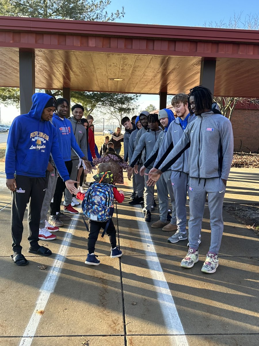 It’s Friday….you know what that means!!!! 

High-Five Friday!
Thank you to the Men and Women’s Basketball Team from Lincoln Land!!! Our kids are so excited to see who is waiting for them on Friday mornings!!

Go Loggers! ❤️💙 
<a href="/LincolnLand/">Lincoln Land Community College</a>