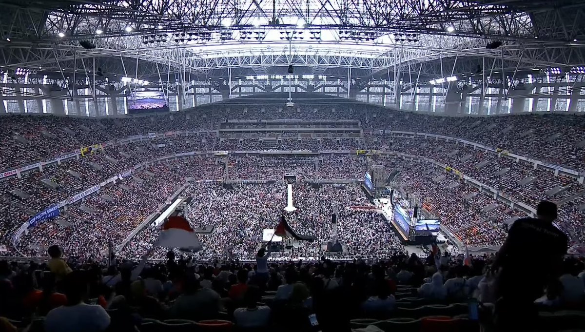 Replaylimited's tweet photo. Merinding banget yaa allah terpantau Di dalem Stadion JIS udah mulai Full🥹

Ya Allah merinding bgt baru kali ini liat orang orang sesayang itu sama capres cawapres, Ya Allah aku maunya Abah Anies menang☝️🥹

PERUBAHAN👏🔥

#KumpulAkbarJIS01 Amin Di Jis Abah
#Ber1BeraniBerubah https://t.co/1MNAVQz8Gh