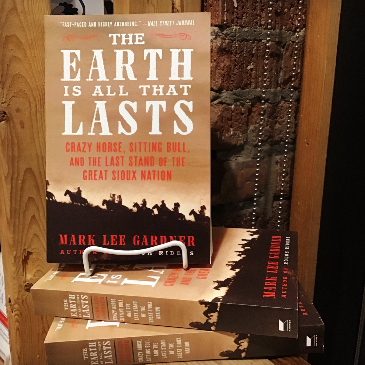 “The Earth Is All That Lasts is a grand saga, both triumphant and tragic, of Sitting Bull’s &amp; Crazy Horse’s struggles to maintain the freedom of their people against impossible odds.”

burningbooks.com/products/the-e…