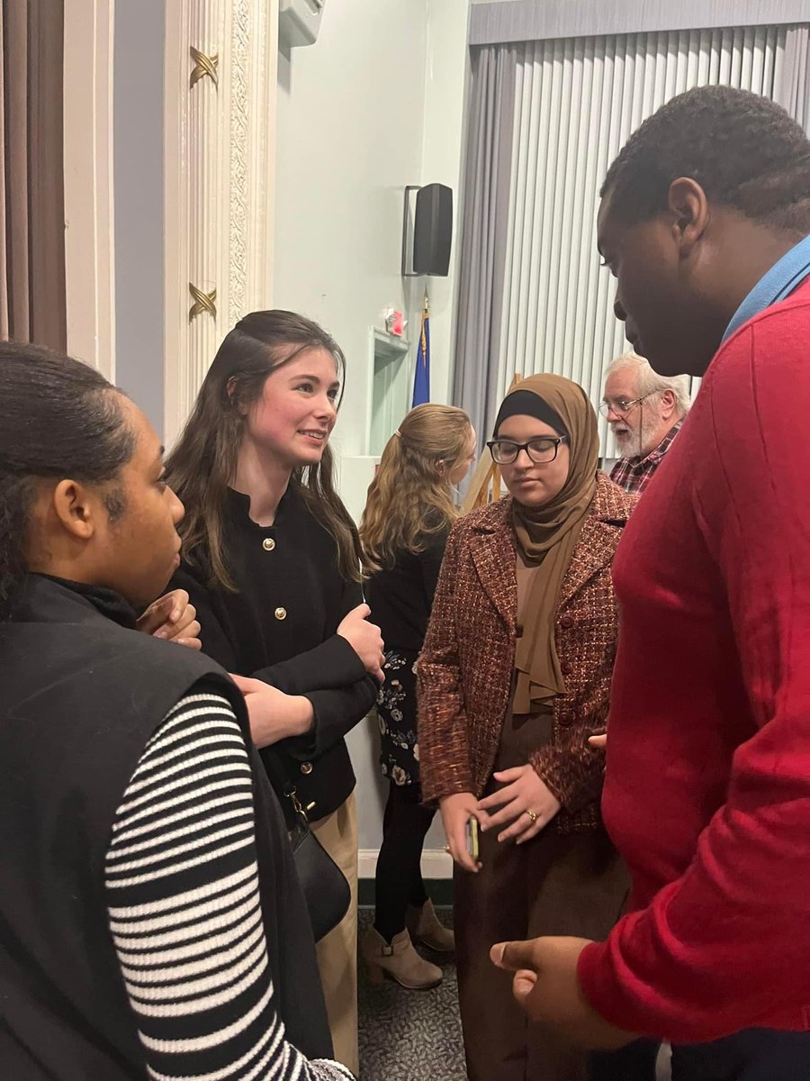 FarrishKate's tweet photo. Networking at the ⁦@ctfog⁩ Stories event: ⁦@CCSUJournalism⁩ students ⁦@NBlair_⁩, ⁦@haneenalkab⁩ and Chike Onyiuke spoke to ⁦@Alison_Cross_⁩ of the ⁦@hartfordcourant⁩ about covering free speech issues. 📸 by ⁦@mariekshan⁩. https://t.co/385jN16BnB