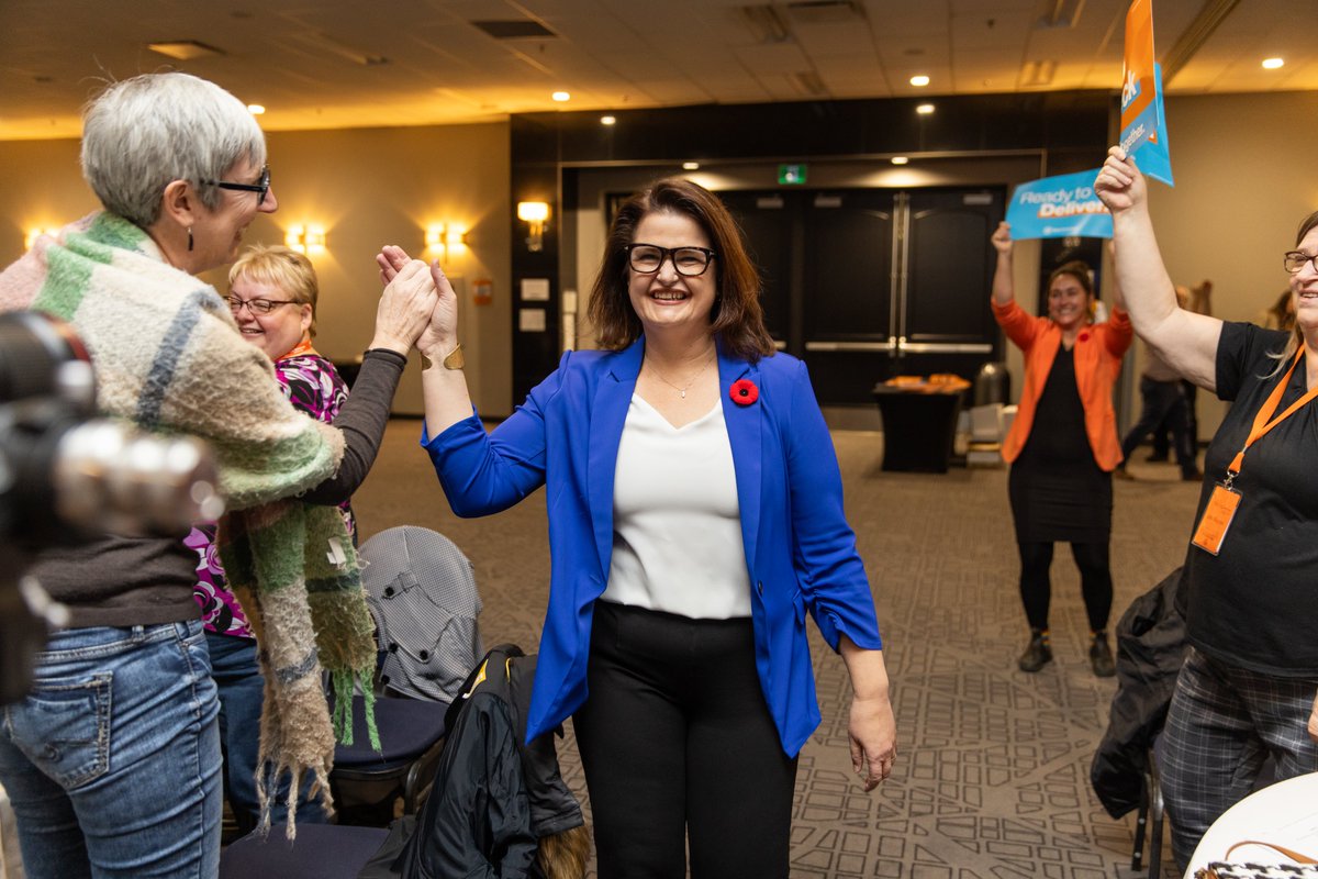 Sask_NDP's tweet image. Our team plans to continue to work hard every single day to earn the trust and support of the people of Saskatchewan. 

There’s a job to do and with @CarlaBeckSK — we’re ready to deliver.

It's time for change 🧡