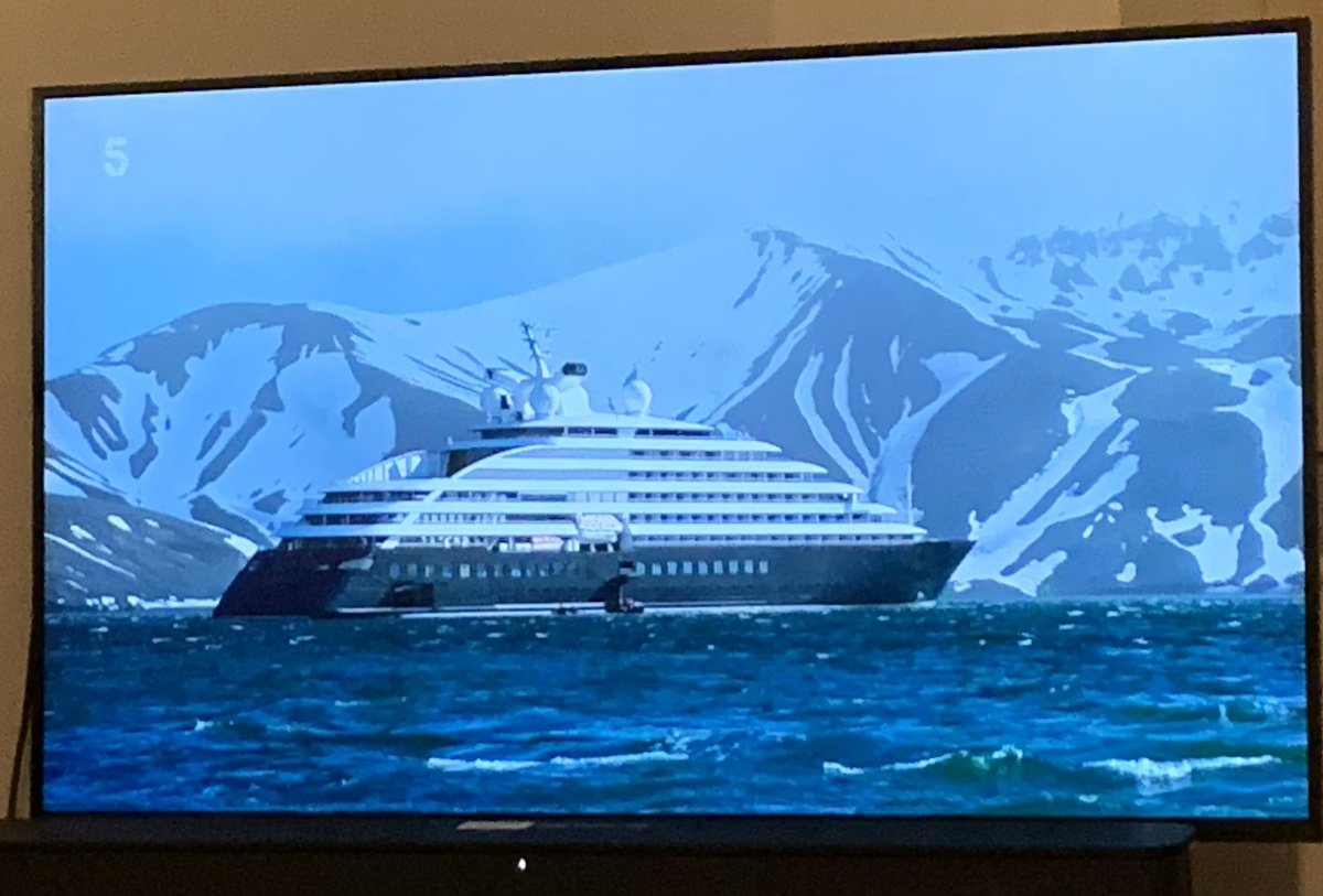 SUSIE1932's tweet photo. @SusanCalman Looks like you had a great time on your Antarctic cruise. And you made some new friends!      ❄️🥶🐧🐧#cruise #Antarctica #cruisingwithSusan https://t.co/iBkSjMA2Vg