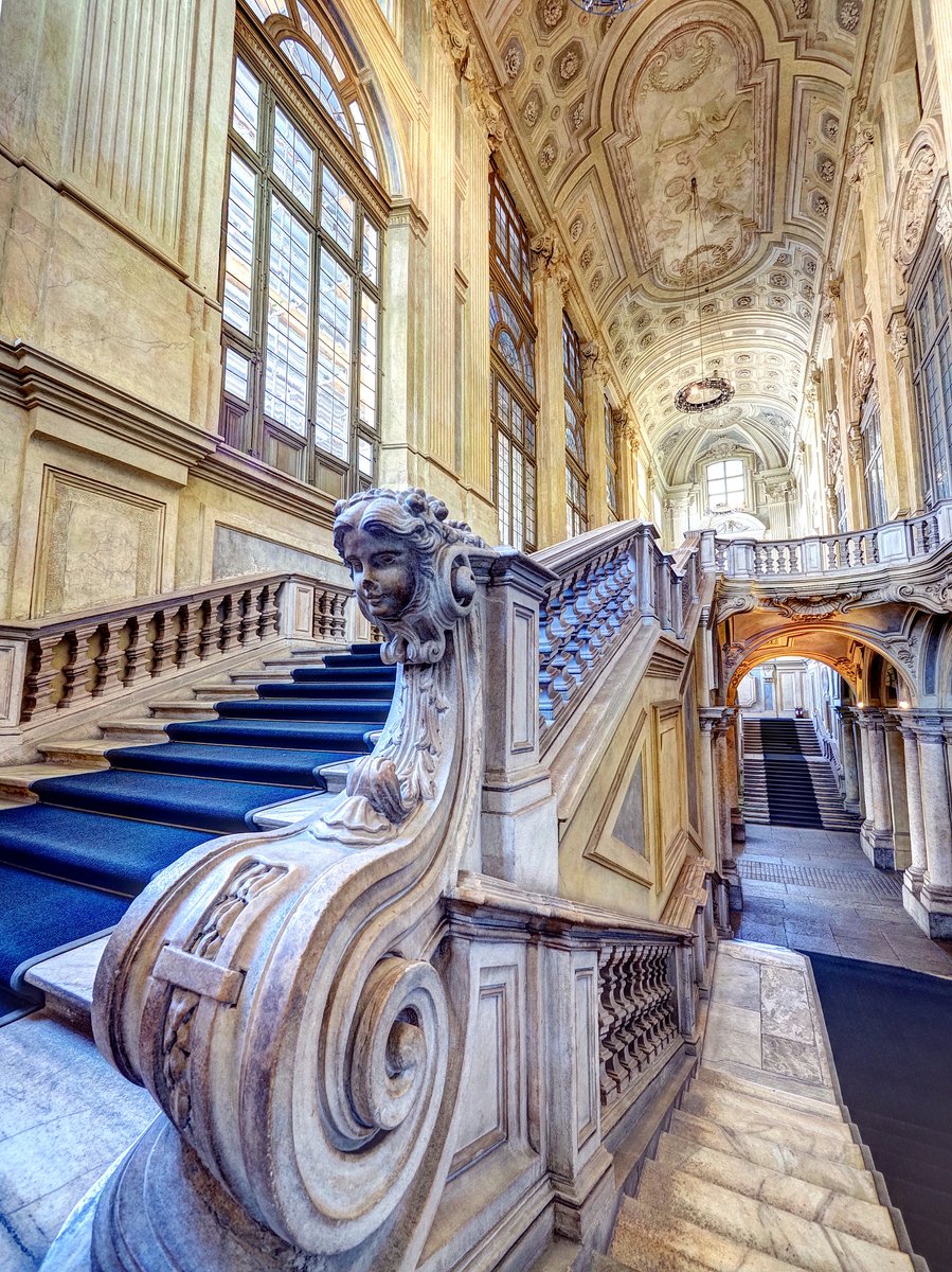 𝐒𝐜𝐚𝐥𝐨𝐧𝐞 𝐉𝐮𝐯𝐚𝐫𝐫𝐢𝐚𝐧𝐨 Palazzo Madama Torino, Piemonte // 🇮🇹 ♡