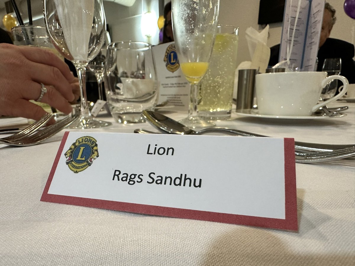 Very pleased to receive my 10 year badge for service to Lions Clubs International today. Presented to me by District Governor, Paul Deadman at Dartford Clubs Charter Night @dartsfc @dartfordlionsclub @lionsclubs #charity @darent_valley_hospital #bexleyheath