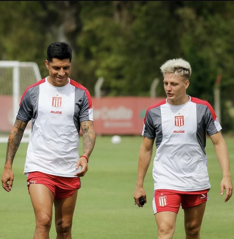 Debería estar prohibido por ley nacional que estas 2 bestias jueguen juntos, realmente emociona.
