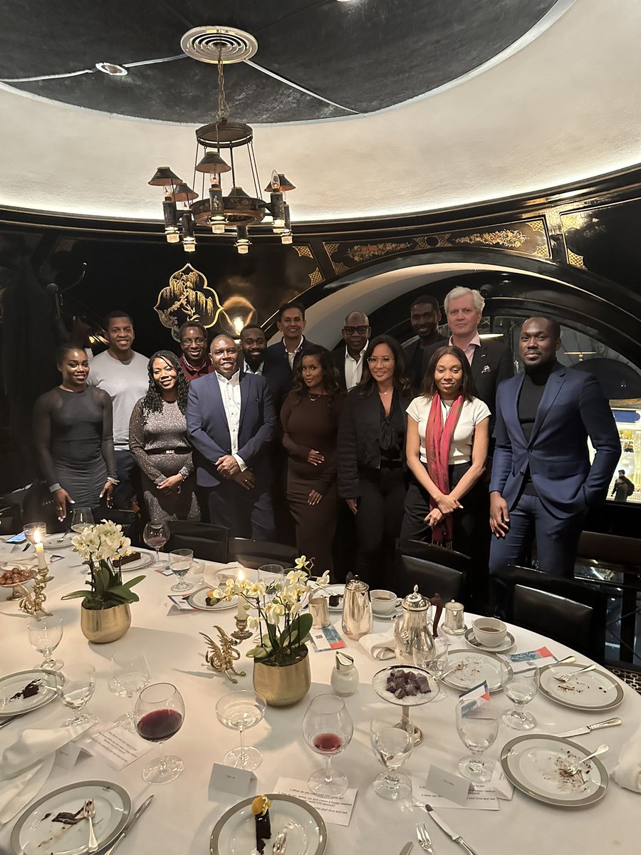 davideparker's tweet photo. Great convening of Senior Executives alongside @CultureShiftLab who all share a vested interest in #SocialImpact #culture #entrepreneurs and #fundraising. Looking forward to the next one. https://t.co/dZiXf7mp3t