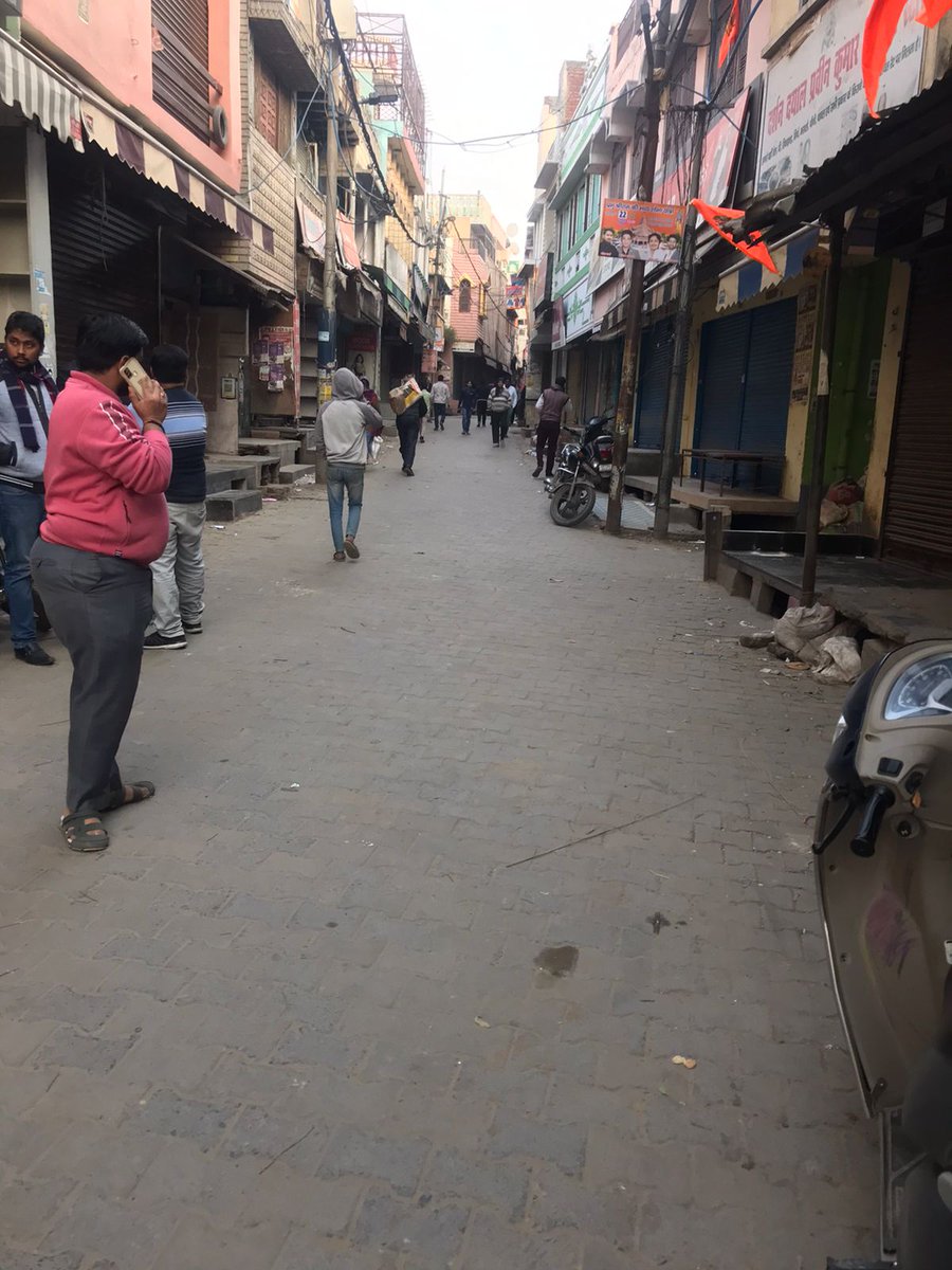 Anshul_AAgarwal's tweet photo. यूपी के Show Window के नाम से प्रख्यात नोएडा ग्रेटर नोएडा क्षेत्र के बिलासपुर इलाक़े में र��ने वाले युवा व्यापारी वैभव सिंहल (30 जनवरी से ग़ायब थे ) की हत्या का खुलासा हुआ है परंतु dead body अभी तक नहीं मिली है । इस रोष में स्थानीय बाज़ार बंद हैं ।
#VaibhavSinghal 

@ChiefSecyUP
1 https://t.co/qClBeOmwum