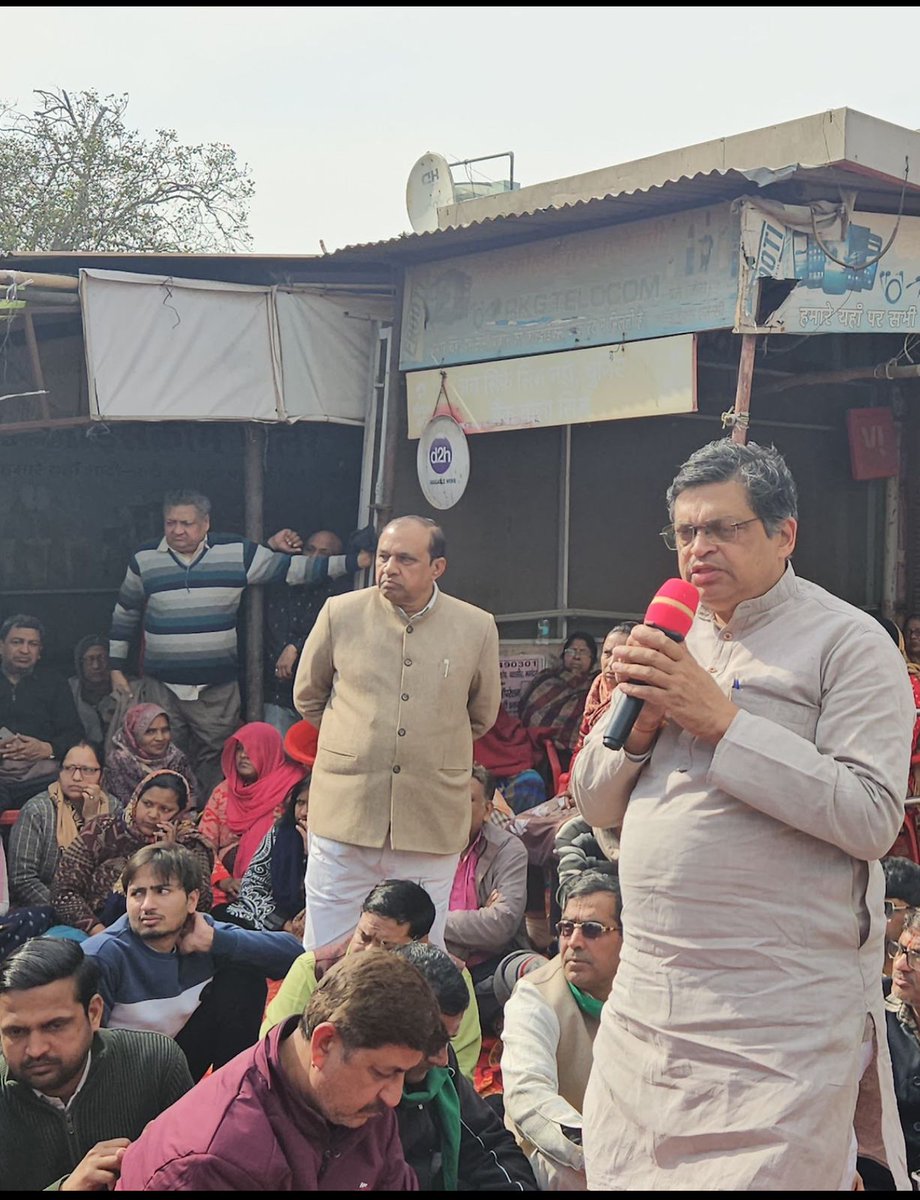 Anshul_AAgarwal's tweet photo. स्थानीय सांसद डॉ महेश शर्मा भी कुछ दिन पहले पीड़ित परिवार से मिले थे । भाजपा के राष्ट्रीय प्रवक्ता श्री गोपाल कृष्ण अग्रवाल जी लगातार पुलिस अधिकारियों एवं शोकसंतप्त ��रिवार के संपर्क में हैं । बाक़ी शीर्ष नेता भी कृपया इस प्रकरण का संज्ञान लें एवं जनता के रोष का निवारण करें ।
2 https://t.co/UMvO7YA7xV
