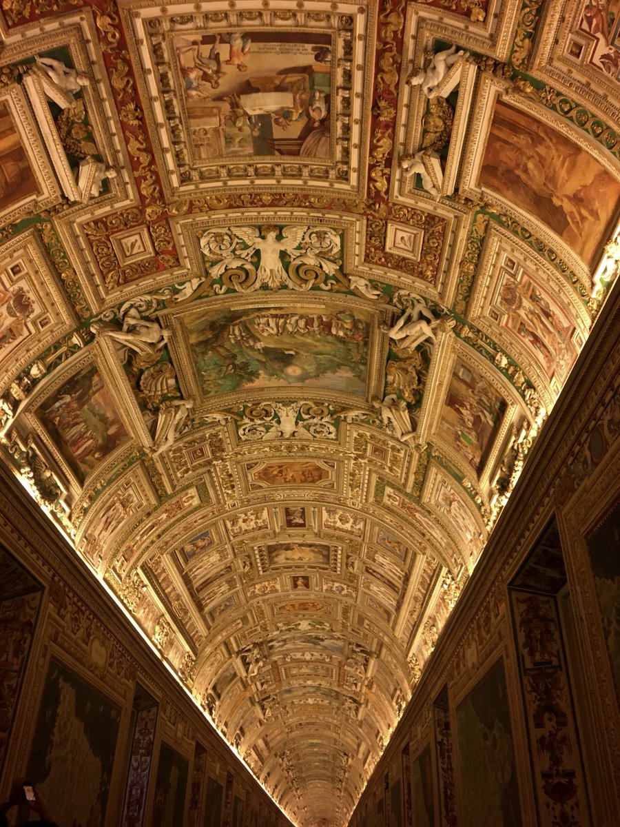 Lo stupefacente soffitto della Galleria delle carte geografiche… 

#MuseiVaticani